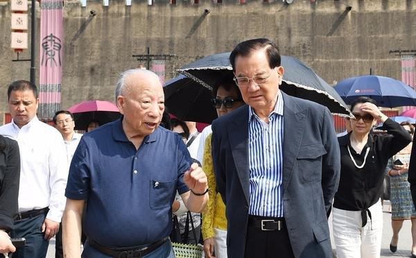 中國國民黨前主席連戰(zhàn)率團訪問橫店